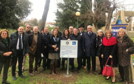FOTONOTIZIA - Al Parco Robinson arriva una nuova altalena per bimbi disabili 54 Kiwanis