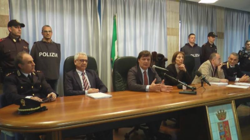 Blitz "Pietranera", arrestati per estorsione esponenti della cosca Gallelli 57 conf stampa pietranera