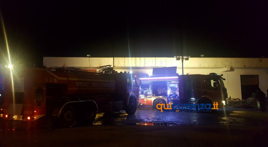 incendio negozio tessuti 04