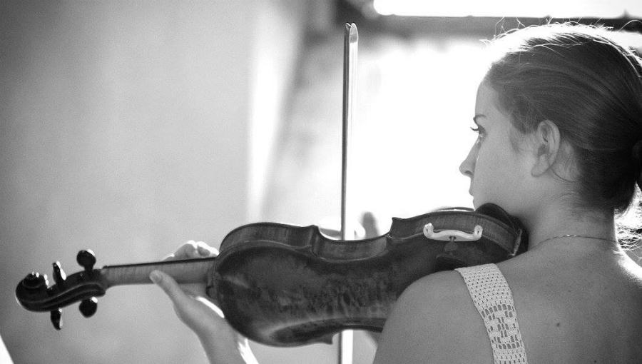 Adrianne da Rende a Sanremo. E' la violinista più giovane dell'orchestra del Festival 57 adrianne 03