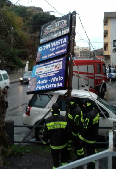 cartelloni vento vigili fuoco