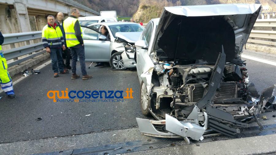 Maxi tamponamento sull'A2 nei pressi di Rogliano in direzione Nord - FOTO 56 incidente rogliano direzione nord 02