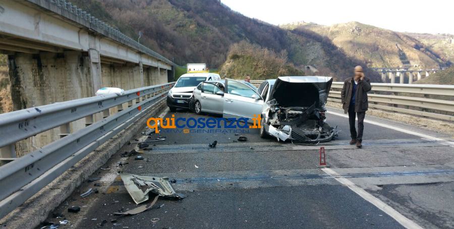 Maxi tamponamento sull'A2 nei pressi di Rogliano in direzione Nord - FOTO 57 incidente rogliano direzione nord
