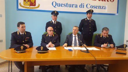 Questura di Cosenza, Daspo urbani: colpiti parcheggiatori abusivi e prostitute (FOTO E VIDEO) 56 2018-02-03-PHOTO-00003883