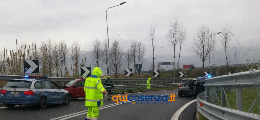 Incidente all'interno dello svincolo di Lamezia sull'A2, lunghe code 54 Iincidente a2 lamezia 01
