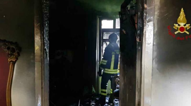 Incendio devasta un'abitazione nei pressi del Granillo, fiamme partite dalla cucina (FOTO) 57 incendio reggio casa granillo 03
