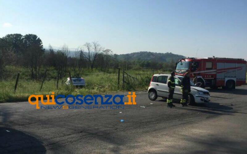 Grave incidente a Rende, coinvolte due auto. Deceduto in ospedale uno dei due feriti 61 fiat panda incidente01