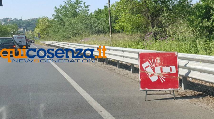 Tamponamento sulla 107 all'altezza di Saporito, code e rallentamenti (FOTO) 62 incidente 107 saporito 04
