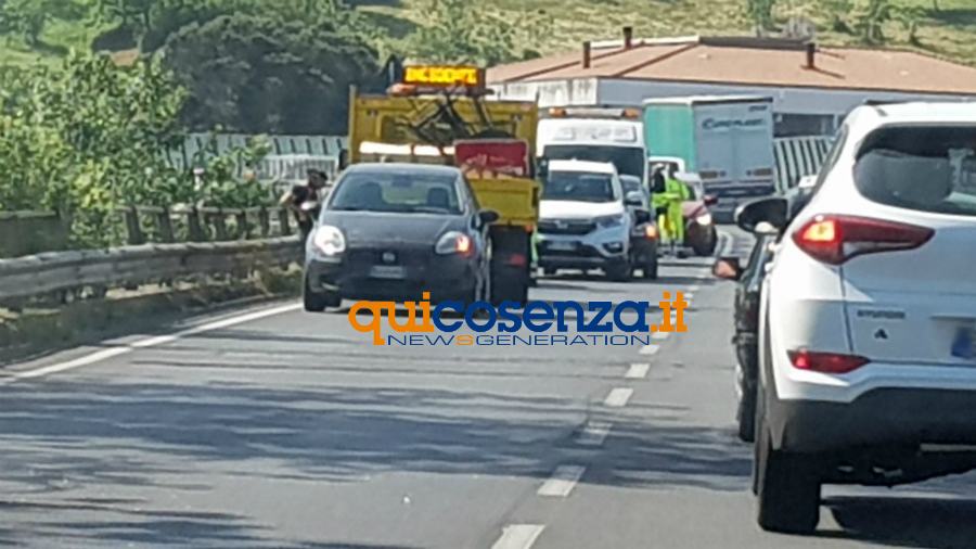 Tamponamento sulla 107 all'altezza di Saporito, code e rallentamenti (FOTO) 63 incidente 107 saporito 06