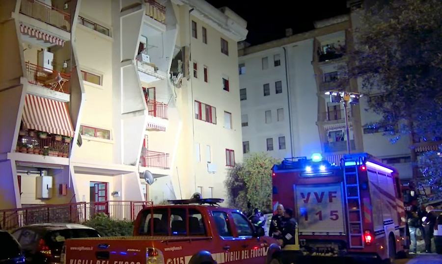 Esplosione in una casa popolare di Crotone, grave una bimba di 4 anni. Due le vittime (FOTO) 59 Scoppio appartamento Crotone3