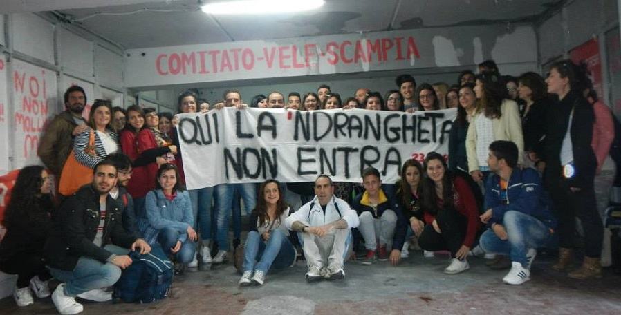 Studenti Unical nella sede del Comitato Vele di Scampia nel-2014