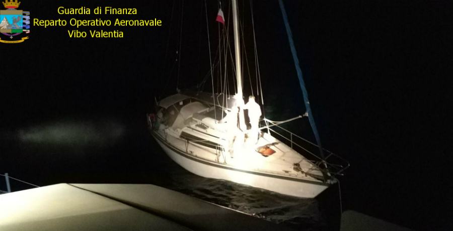 Veliero con 31 migranti stipati in condizioni disumane, fermati due scafisti 54 veliero intercettato