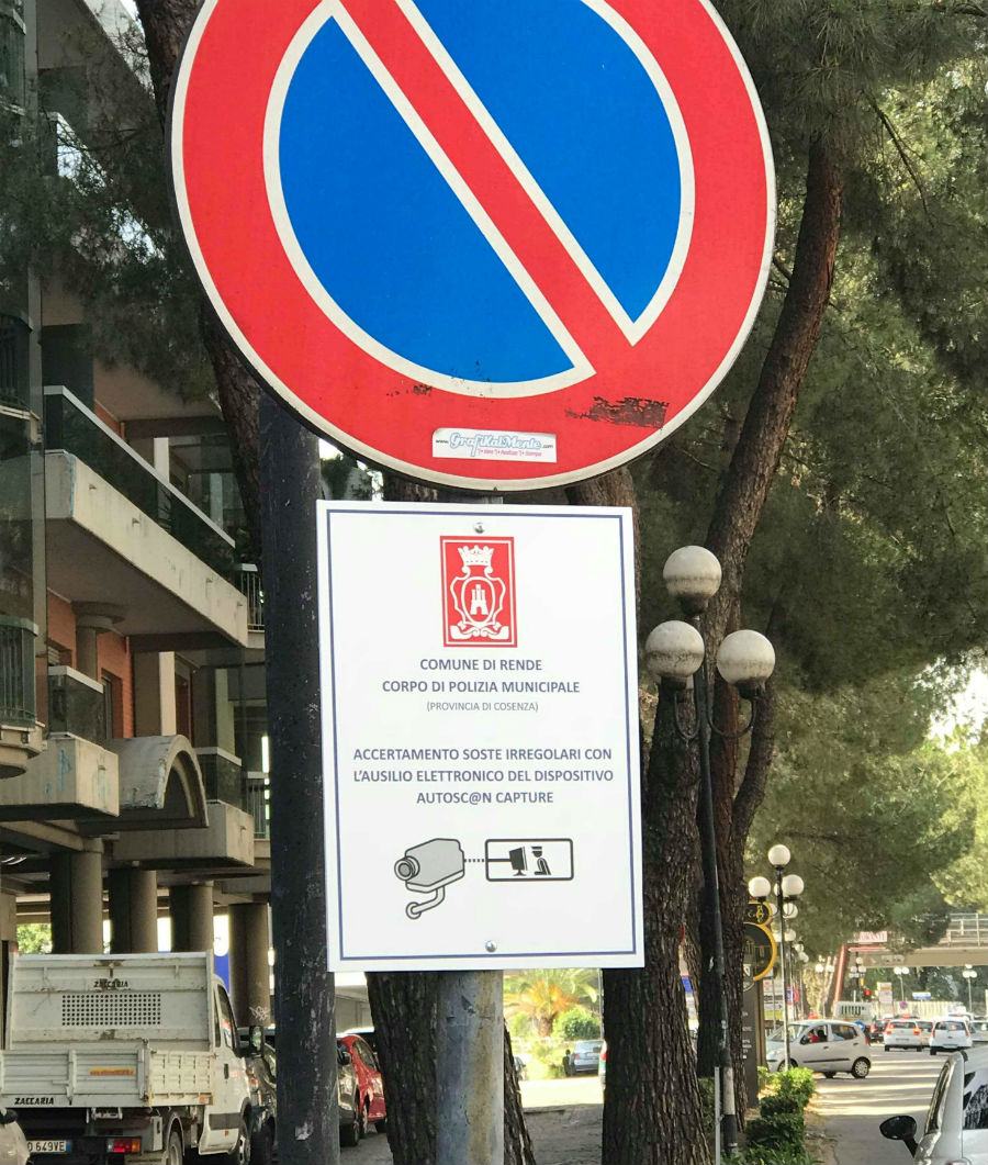 foto segnale sosta telecamere rende