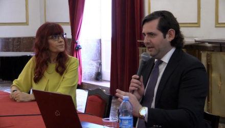 la Presidente della Commissione sanità del Comune ed il dott.Marco Serrao durante il convegno