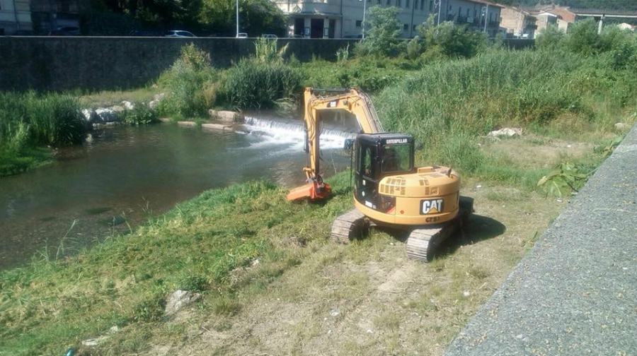 Cosenza, 'ripulita' via Padre Giglio. Al via la bonifica sui fiumi 63 Bonifica argini Fiumi