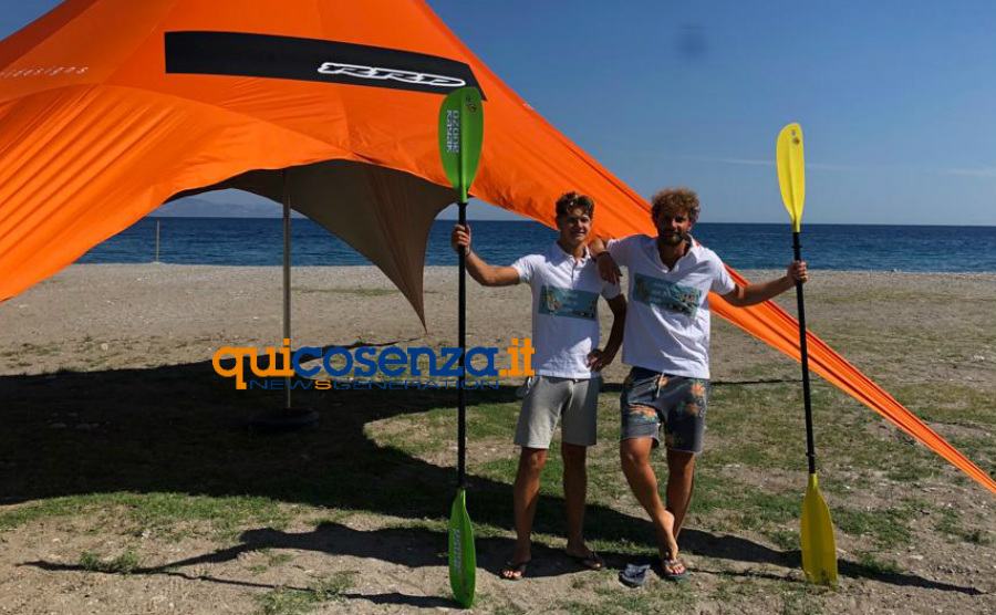 Il viaggio dei fratelli Valli in kayak, da Venezia a Genova passando per la Calabria (AUDIO) 57 Giulio e Lorenzo a Rossano kayak 01