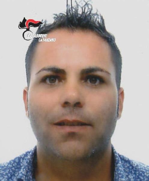 Truffatore seriale si finge collaboratore dello stilista Valentino, arrestato 54 truffatore stilista