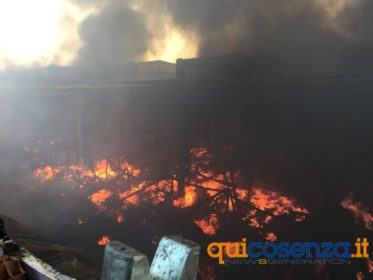 Fiamme devastano il centro commerciale "Al Gigante" di Corigliano (FOTO-VIDEO) 67 6rossano