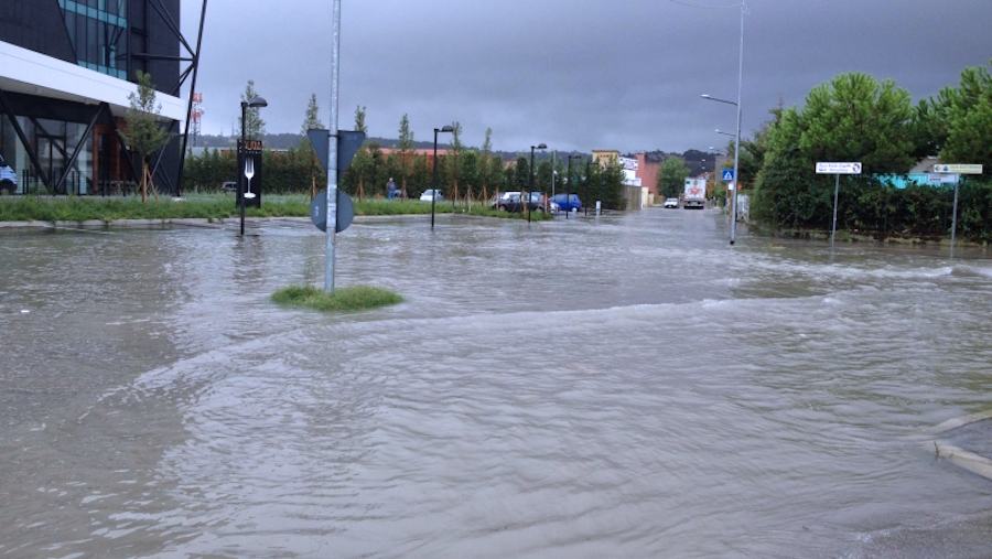 Tromba d'aria a Rende: allagamenti, alberi divelti e un tetto scoperchiato 56 Allagamento