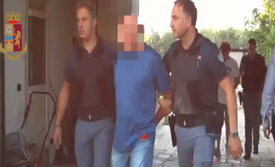 Sfondarono il caveau Sicurtransport con un cingolato, arrestati due latitanti 56 arresti caveau latitanti cz 01
