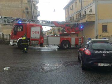Tetto divelto dal maltempo tra le palazzine popolari di via Cilea (FOTO) 71 cilea7