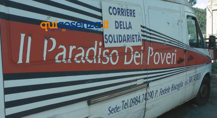Cosenza, Corbelli dona a Padre Fedele centinaia di abiti per i poveri e i bisognosi 60 paradiso dei poveri padre fedele