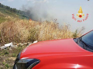 Catanzaro, i vigili del fuoco combattono gli incendi 60 416dc700 709f 4090 97b9 a6bcc0a04c62