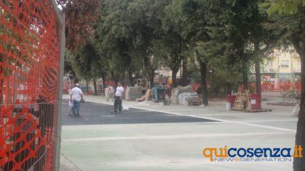 FOTONOTIZIA - Operai al lavoro per terminare l'isola pedonale di via Misasi 63 5via misasi
