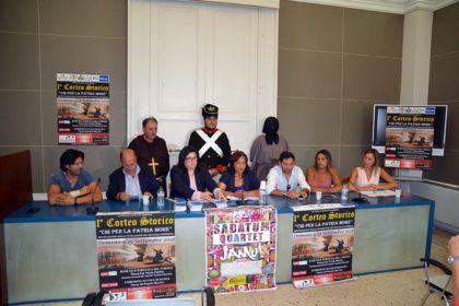 Tutto pronto a Rovito per la fucilazione dei Fratelli Bandiera 54 tavolo conferenza