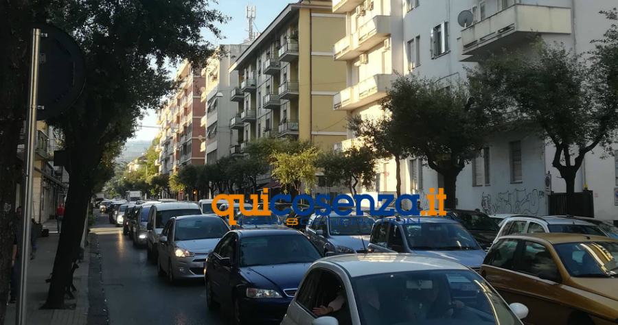 Primo giorno di scuola a Cosenza, prova traffico superata su via Misasi. 'Bocciata' via Popilia (FOTO) 76 via misasi via roma traffico