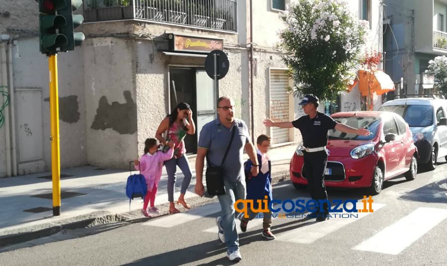 Primo giorno di scuola a Cosenza, prova traffico superata su via Misasi. 'Bocciata' via Popilia (FOTO) 75 vigili lavoro via misasi