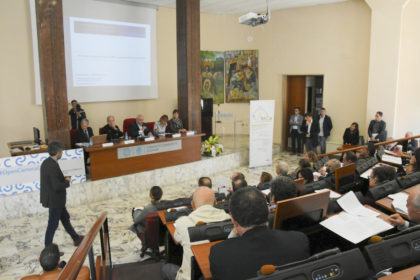 Foto 2 presidente Klaus Algieri presentazione Microcredito Cosenza