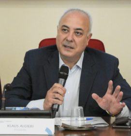 Foto presidente Klaus Algieri presentazione progetto Microcredito cosenza