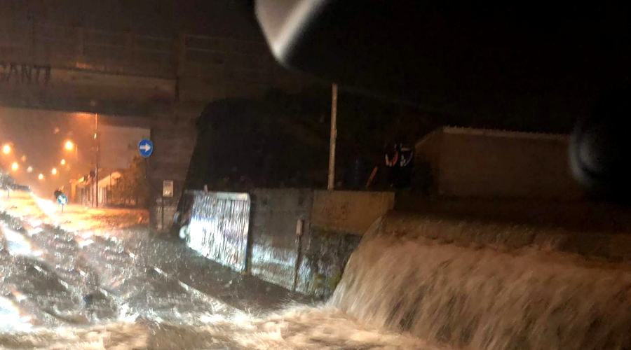 Calabria flagellata dal maltempo: violente piogge e allagamenti. Situazione critica (Foto) 67 Maltempo calabria1