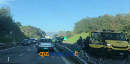 incidente a2 rogliano auto su spartitraffico 06