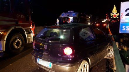 Incidente stradale, auto perde il controllo e si schianta contro la barriera new jersey 54 incidente lamezia statale 280 2