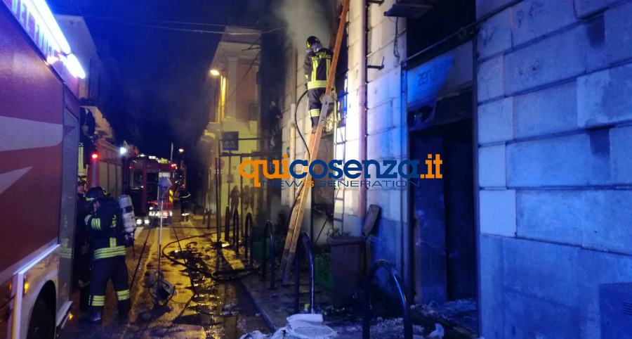 incendio pizzeria reggio calabria vv ff 01