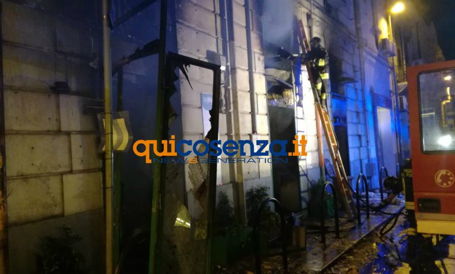 incendio pizzeria reggio calabria vv ff 03