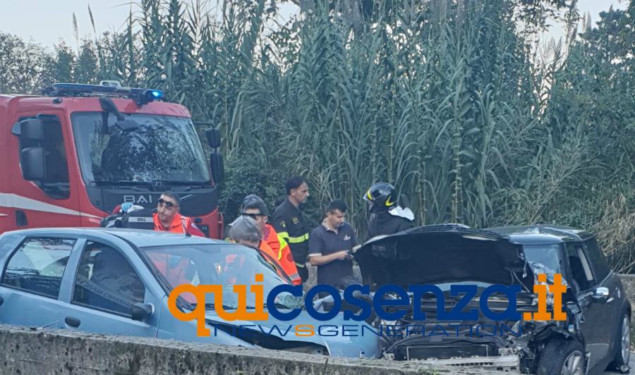 incidente tra marano e rende punto e mini coooper 2