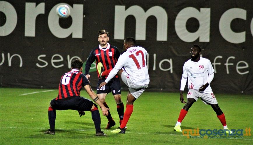 La sesta meraviglia del Rende. I biancorossi battono anche la Vibonese e restano in testa 57 rendevibonese601