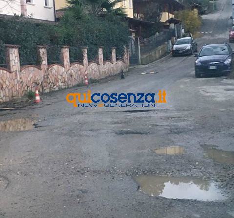 LA SEGNALAZIONE - Buche, pericoli e lavori mai ultimati in via dell'Accoglienza (FOTO) 60 via dellaccoglienza 01