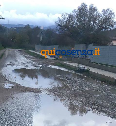 LA SEGNALAZIONE - Buche, pericoli e lavori mai ultimati in via dell'Accoglienza (FOTO) 59 via dellaccoglienza 02