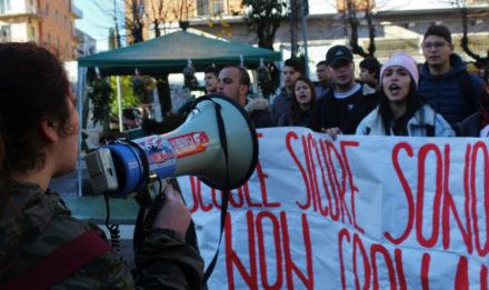 Cosenza, edilizia scolastica: studenti di nuovo in piazza 54 1112 2