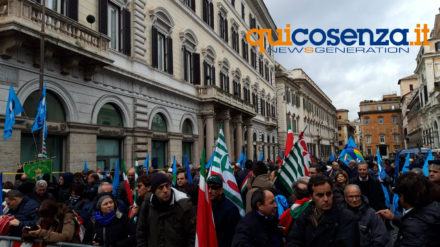 La manovra del popolo che 'sacrifica' 4.550 famiglie calabresi, ex lpu - lsu a Roma 63 lsu roma2