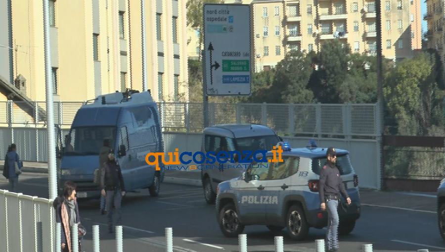 Valigia abbandonata nei pressi del Tribunale, sul posto gli artificieri (FOTO) 60 polizia catanzaro allarme bomba 01