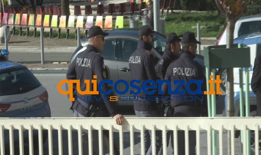 Valigia abbandonata nei pressi del Tribunale, sul posto gli artificieri (FOTO) 59 polizia catanzaro allarme bomba 02