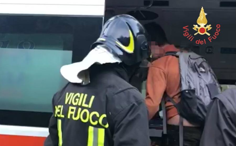ragazzo salvato vigili fuoco 01