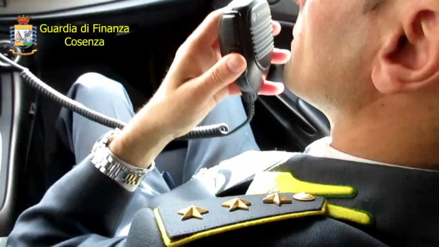 Paola, scoperta maxi evasione fiscale. Nascosti al Fisco 11 milioni di euro, un arresto 54 Guardia finanza cosenza 02