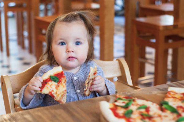 Oggi calici alzati per la giornata mondiale della pizza 60 pizza e bambini 900x599