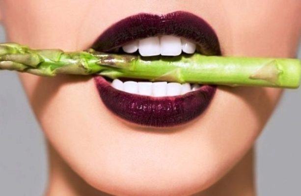 Cibi afrodisiaci: mangiare fa bene all'amore. Scopri perchè 64 cibi afrodisiaci asparagi san valentino